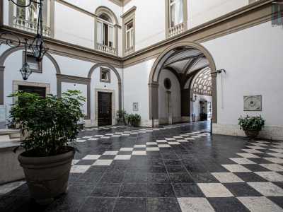 Di pianta perfettamente rettangolare, conserva gli stessi colori bianco e fango dell�ingresso